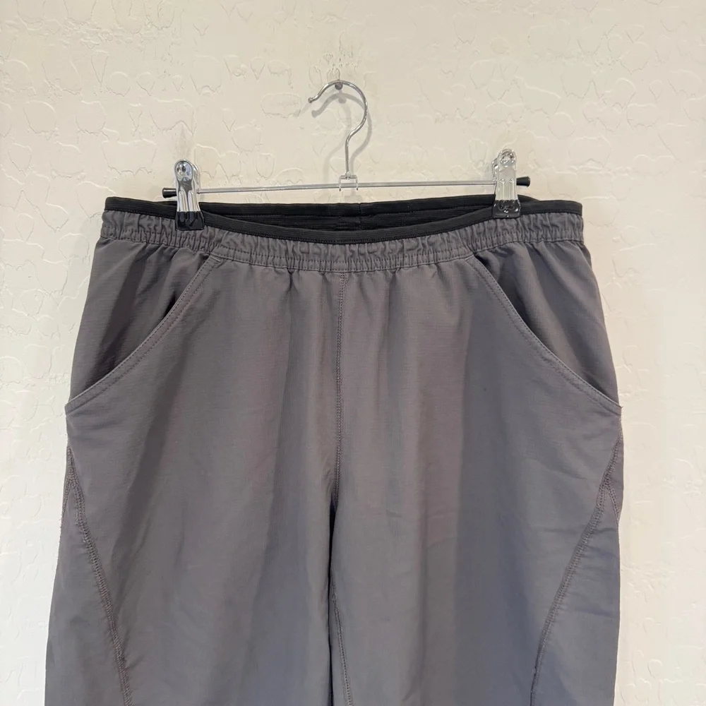 The North Face Charcoal Grey Athletic Shorts Mens Medium Athleisure Workout